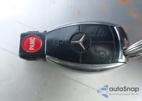 2010 Mercedes-Benz S 550 z USA, uszkodzony, nr VIN WDDNG7BB7AA320426